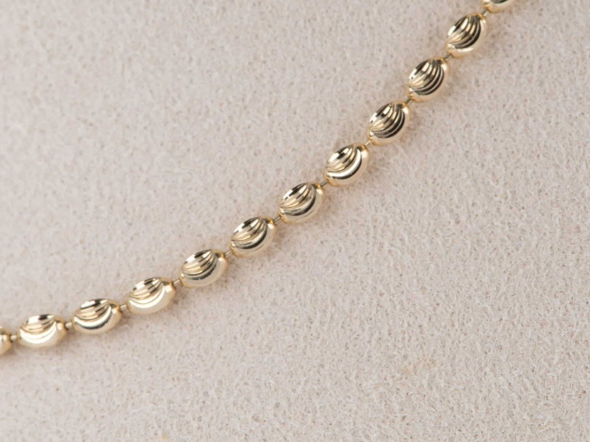18K Gold Shiny Diamond Cut Moval Bead Necklace 9.77g 21.5" R4582