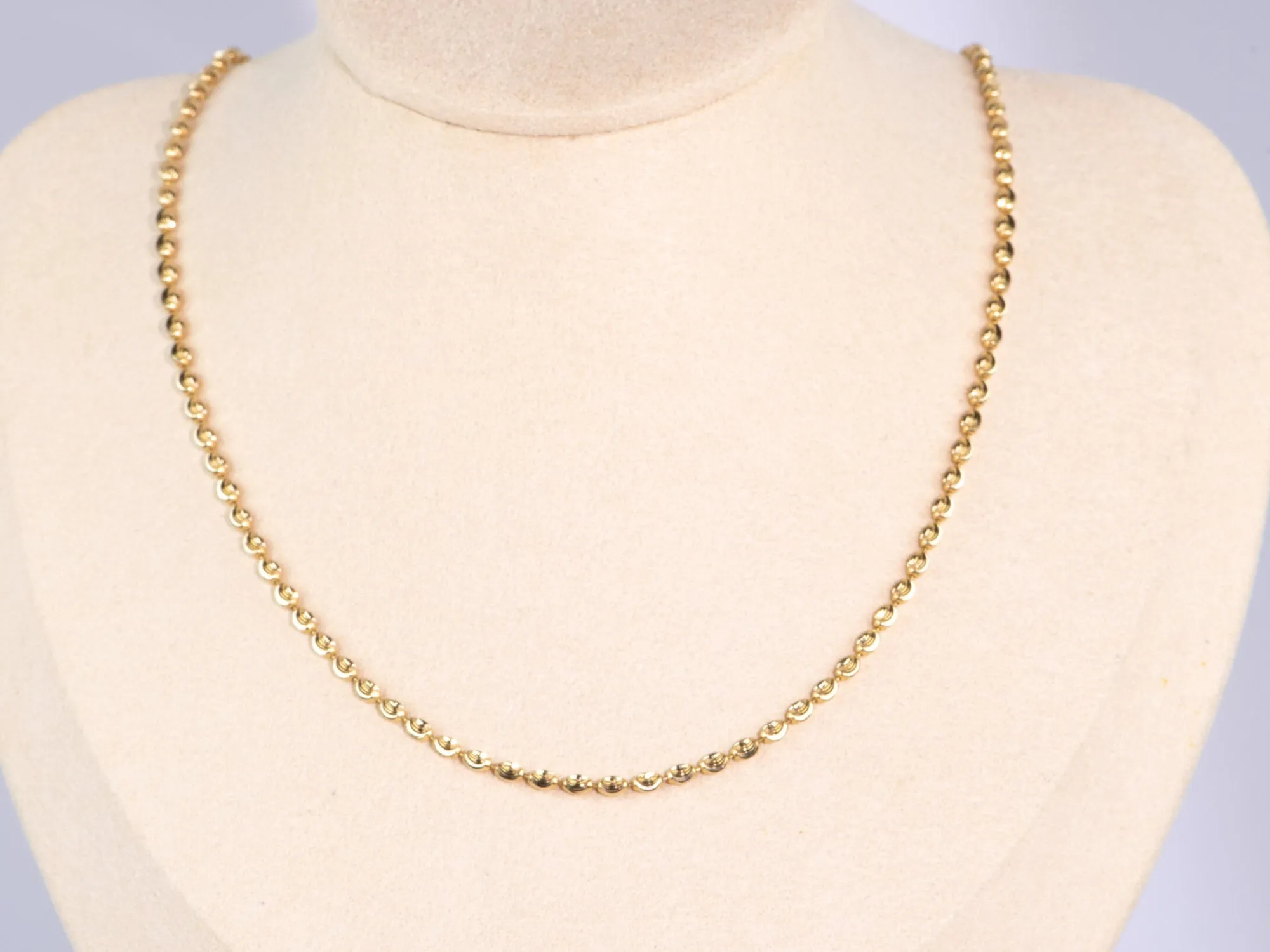 18K Gold Shiny Diamond Cut Moval Bead Necklace 9.77g 21.5" R4582