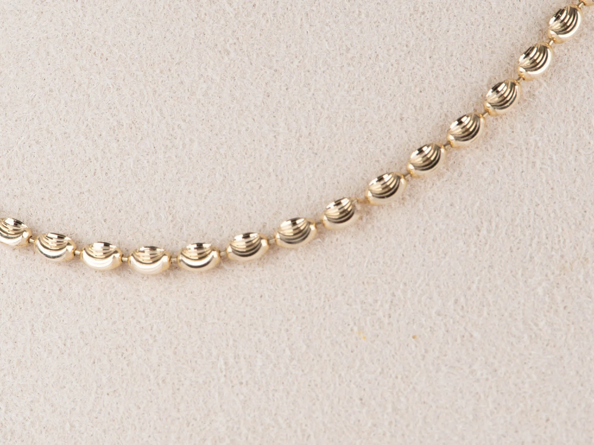 18K Gold Shiny Diamond Cut Moval Bead Necklace 9.77g 21.5" R4582