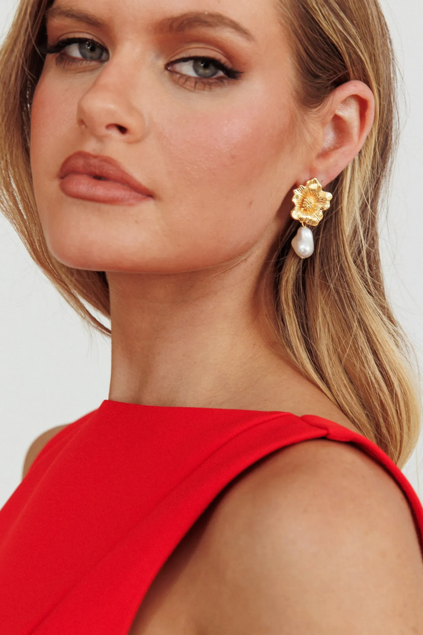 Camryn Drop Pearl Earrings Gold