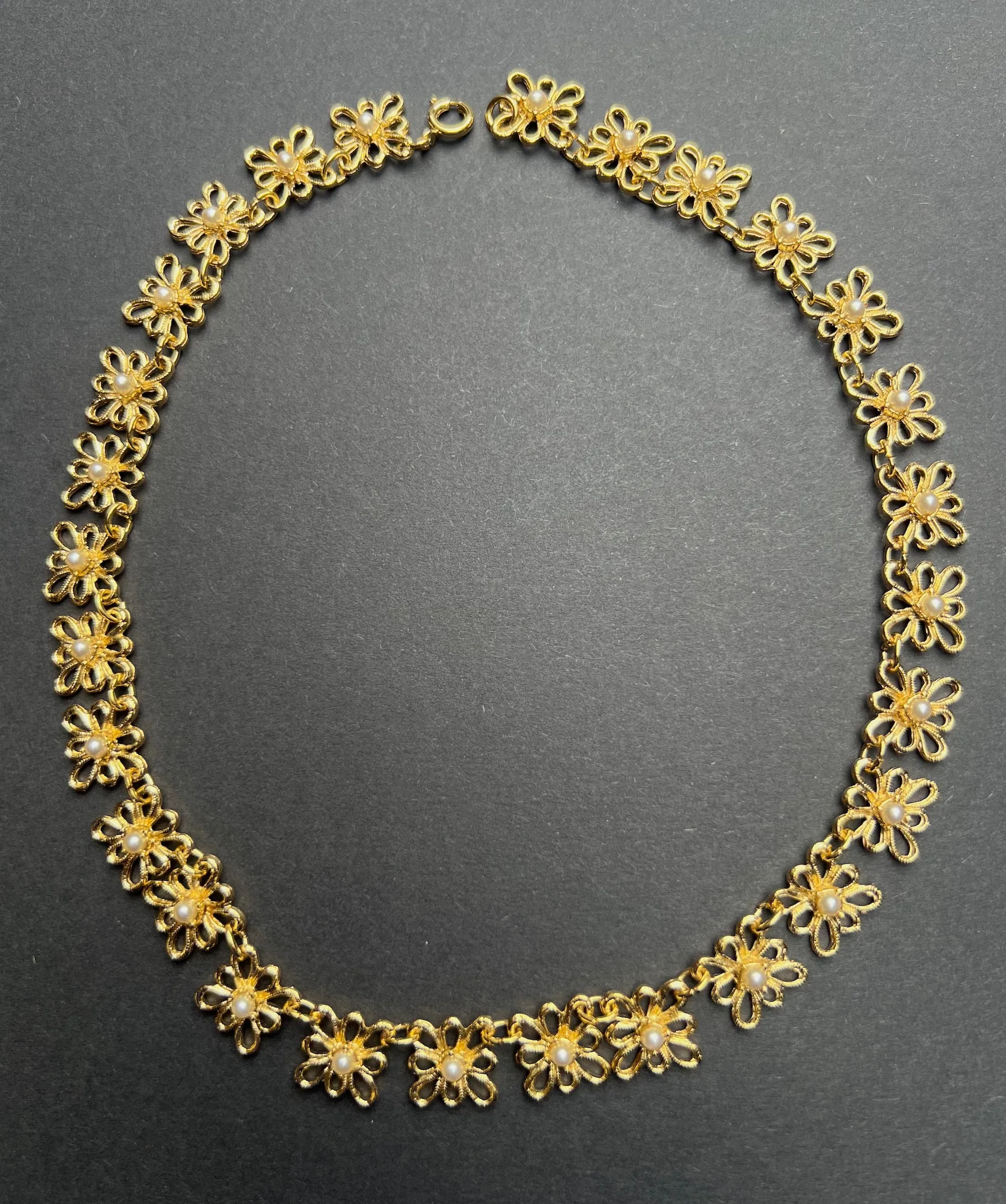 Darling Vintage Daisy Necklace