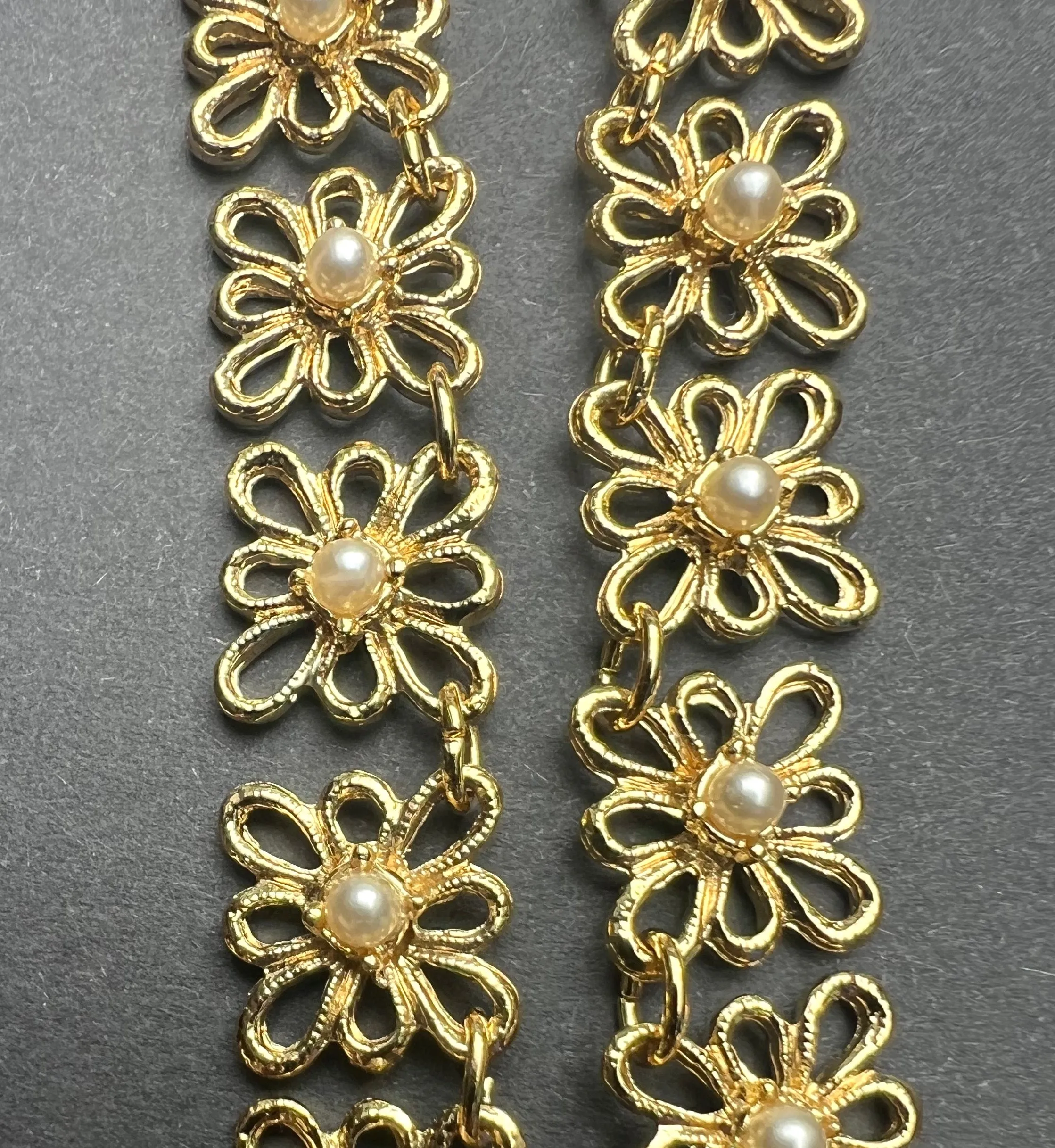 Darling Vintage Daisy Necklace