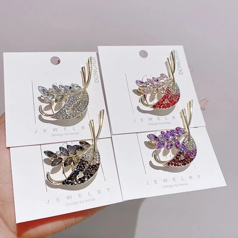 Elegant Classical Pin Leaves Flower Alloy Inlay Artificial Crystal Women's Brooches 1 Piece