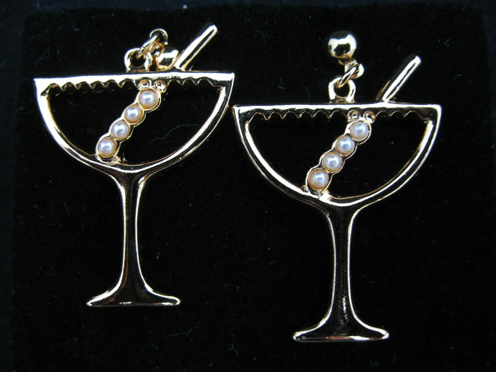 NEW NIB VINTAGE AVON Surgical Steel Posts PIERCED DANGLING DANGLE EARRINGS Faux Pearls