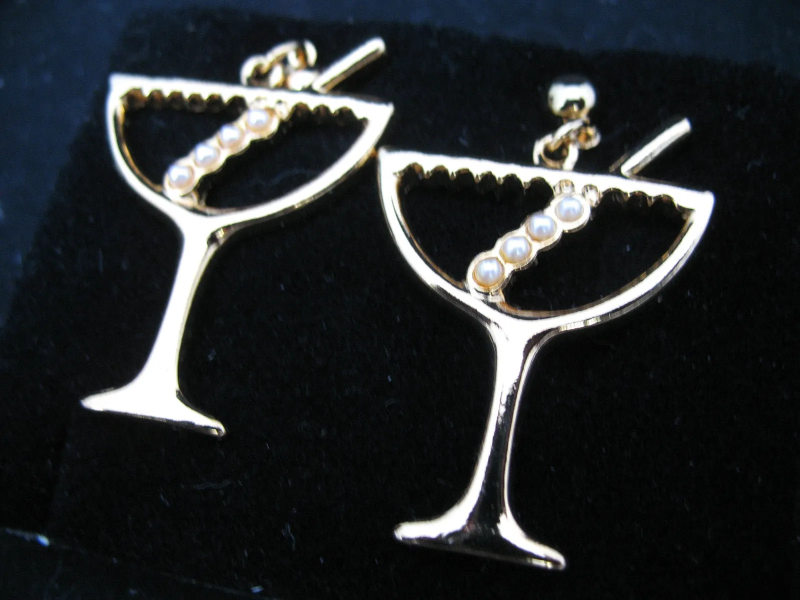 NEW NIB VINTAGE AVON Surgical Steel Posts PIERCED DANGLING DANGLE EARRINGS Faux Pearls