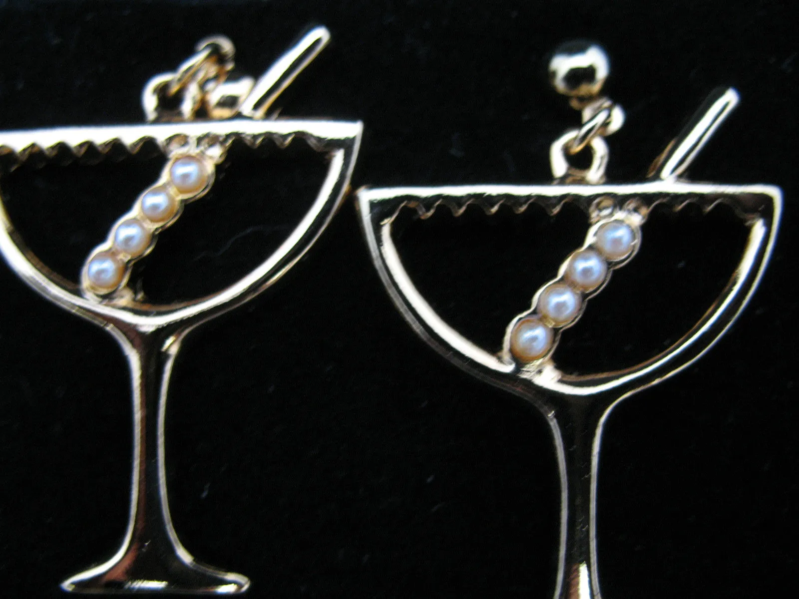 NEW NIB VINTAGE AVON Surgical Steel Posts PIERCED DANGLING DANGLE EARRINGS Faux Pearls