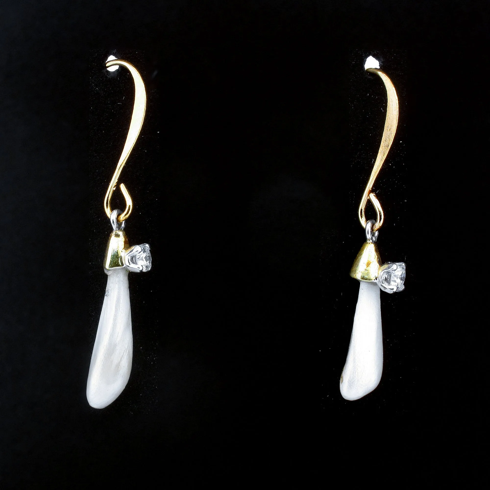 Vintage Mississippi pearl earrings with 15 point full cut diamonds on gold filled wire. erfn127